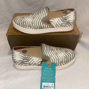 OluKai Pehuea Slip On Shoes Women's Size 8.5 Striped Silt and Off-White Sneakers